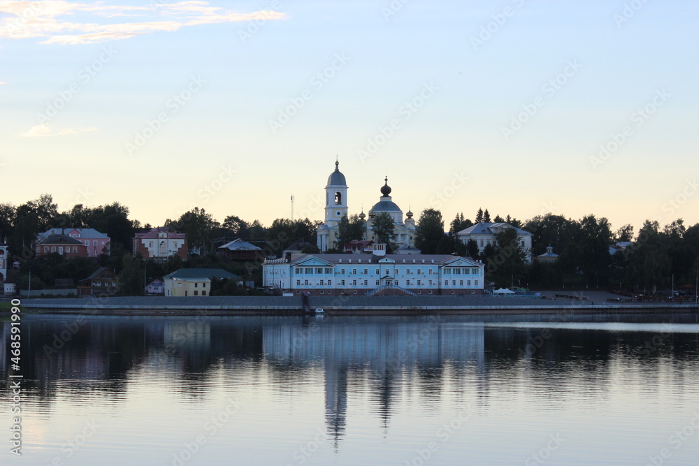 The town of Myshkin is a beautiful building on the banks of the Volga River, followed by the Cathedral of the Assumption of the Blessed Virgin Mary. View from the ship.