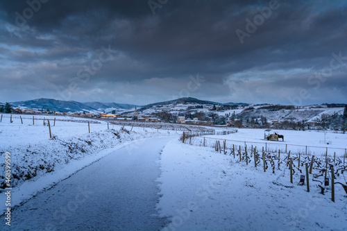 Schilderij op canvas Village of Denice and landscape of Beaujolais under the snow