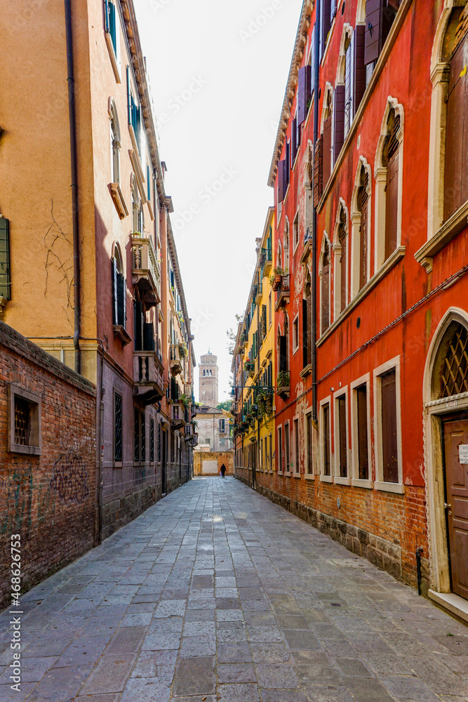 narrow streets in the old city center of Venice