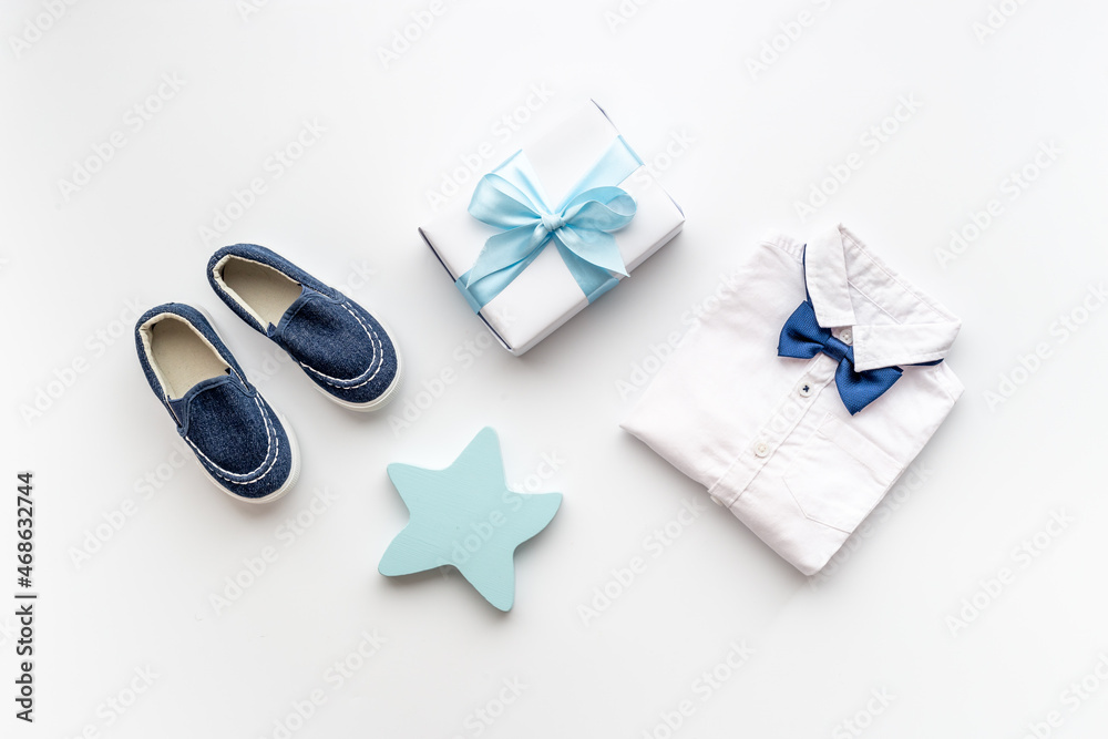 Baby shower party set with baby booties and gift box Baby shower party set with baby booties and gift box