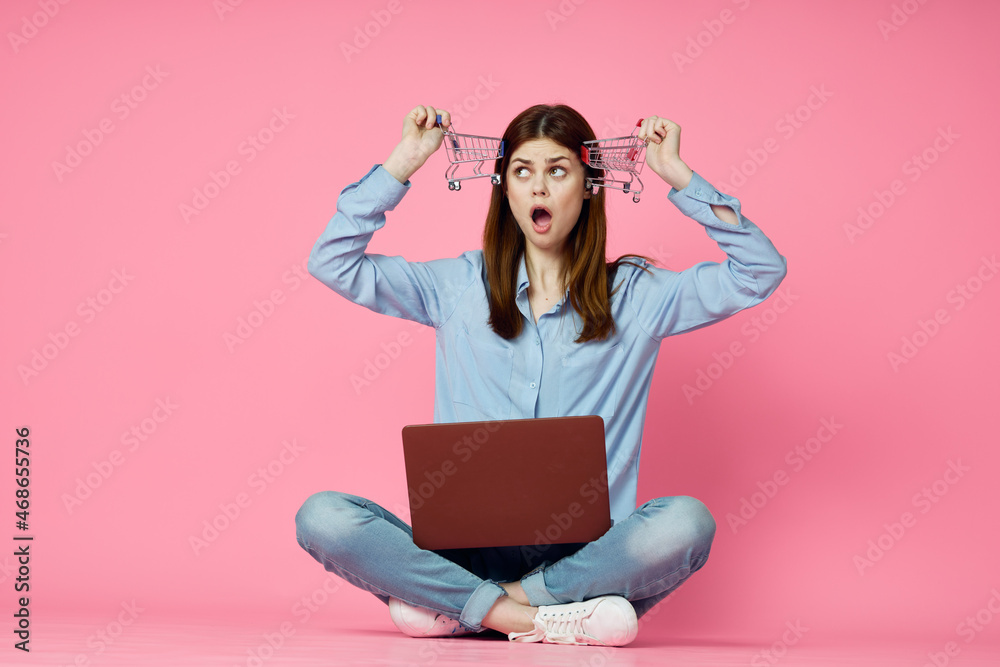 woman with laptop sitting on the floor internet communication online pink background woman with laptop sitting on the floor internet communication online pink background