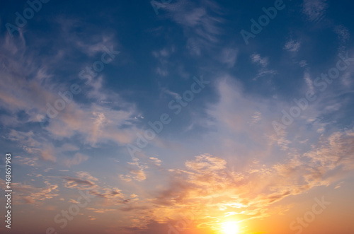 Fototapeta Naklejka Na Ścianę i Meble -  Sunset in the sky with bright sun and clouds.
