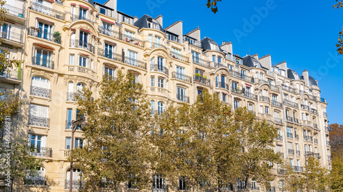 Quadro em tela Paris, beautiful buildings avenue de New York, an upscale neighborhood on the qu
