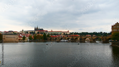 Prag, Tschechien: Die Karlsbrücke bei schlechtem Wetter © KK imaging