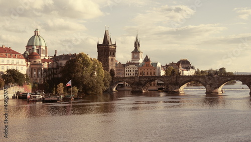 Prag, Tschechien: Klassisch anmutende Aufnahme der Karlsbrücke
