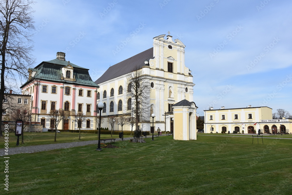 Klasztor, Pocysterskie Opactwo w Krzeszowie, na Dolnym Śląsku, Dom opata i kościół św. Józefa 