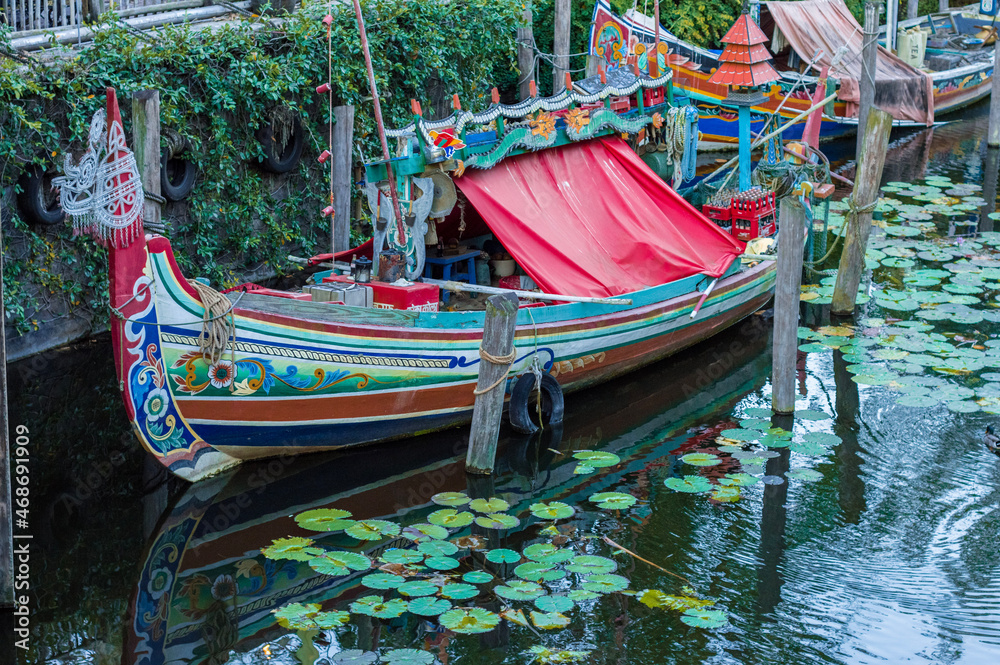 Obraz premium decorated boat