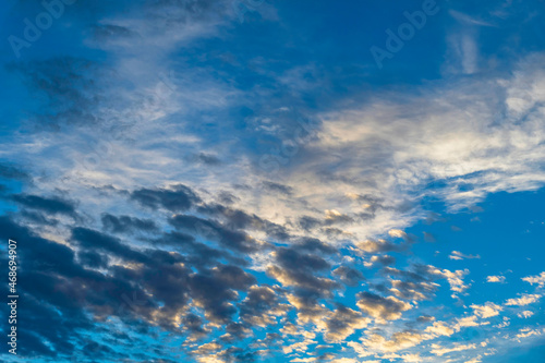 Fotografie Puffy altocumulus clouds in a blue sunrise sky