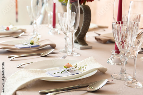 Beautiful table setting for wedding celebration in restaurant © Pixel-Shot