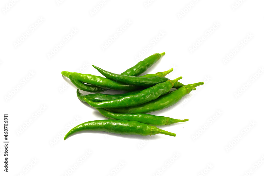 白背景の青唐辛子 コピースペースあり Green chili peppers (chile verde) on white background with copy space 白背景の青唐辛子 コピースペースあり Green chili peppers (chile verde) on white background with copy space