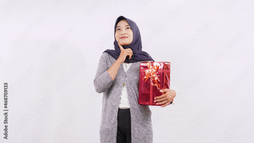 asian girl carrying a gift thinking isolated on white background asian girl carrying a gift thinking isolated on white background