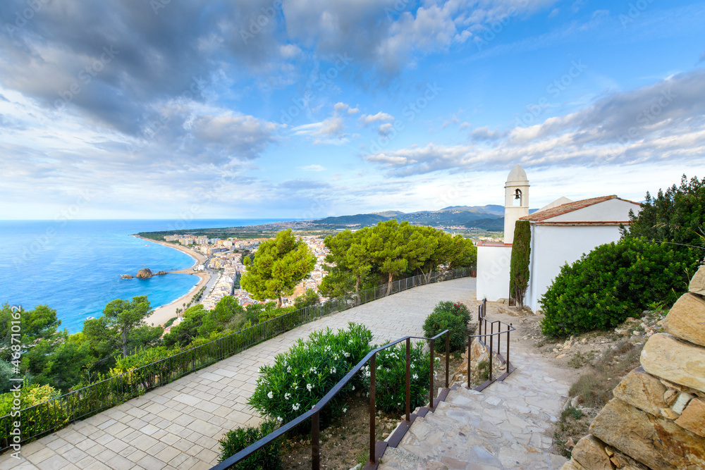 Plage et ville de Blanes vu depuis le chateau de Sant Joan StockFoto