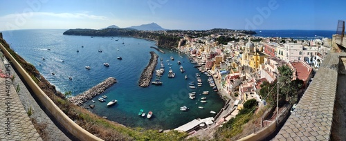 Procida     Panoramica della Baia di Corricella dal Carcere Borbonico