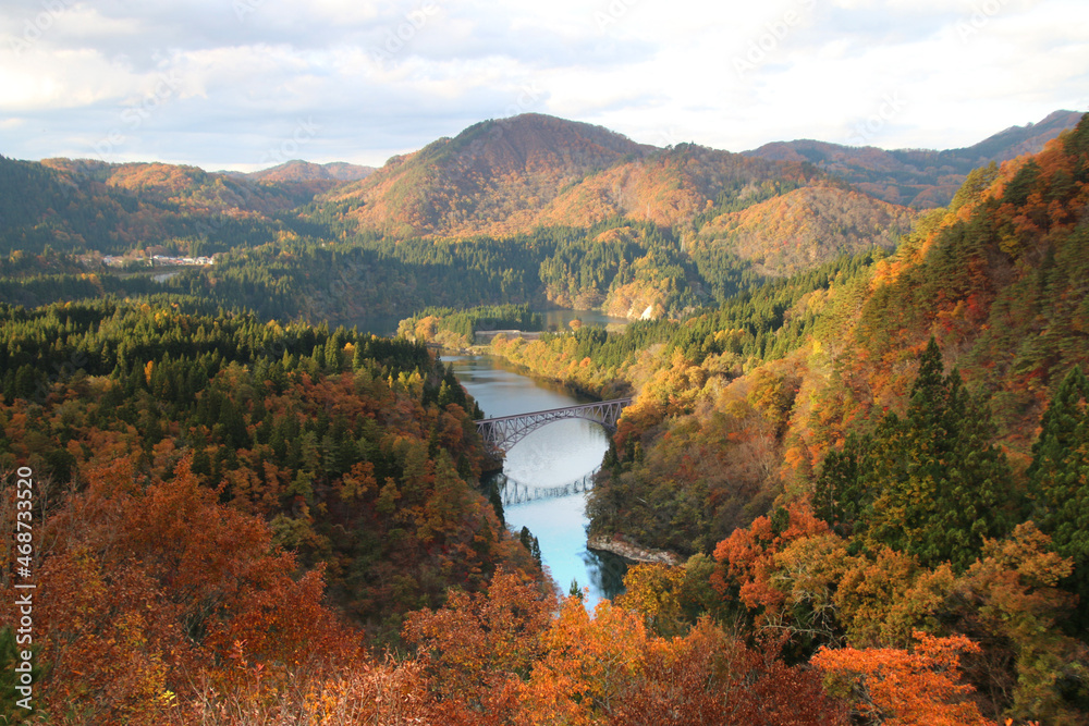 Naklejka premium 秋の只見線・第1橋梁（福島県・三島町）