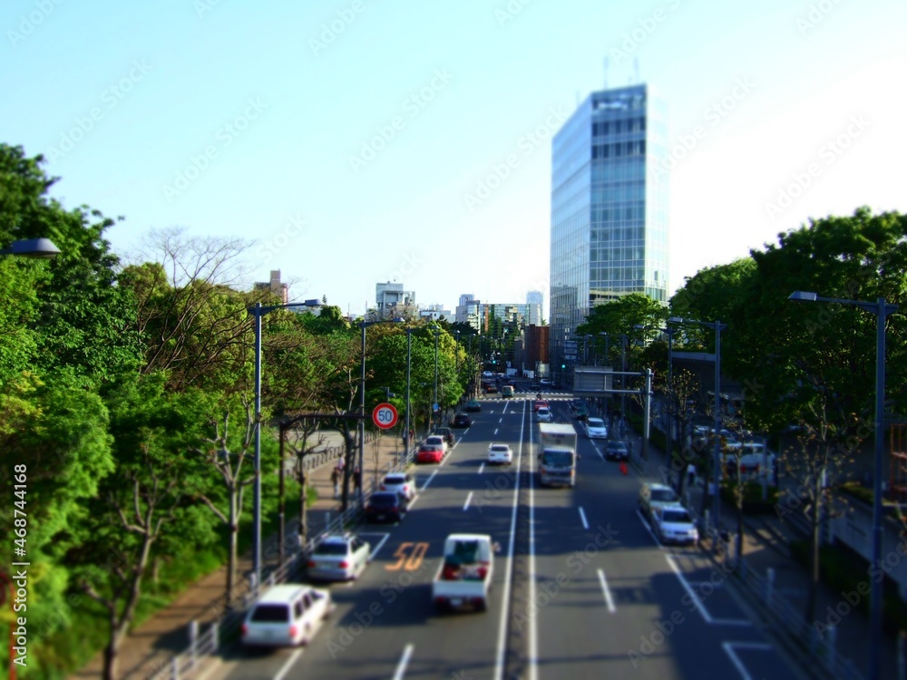 東京の道。国立競技場ができる前の隣接道路。電線・電柱のない道。