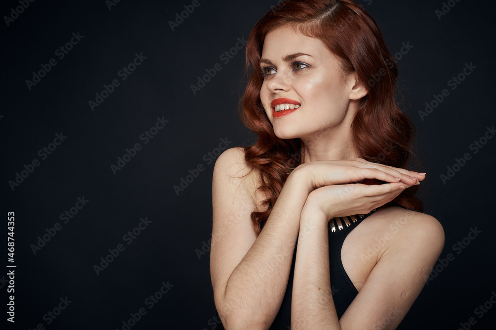 Naklejka premium woman in black dress attractive look glamor posing charm