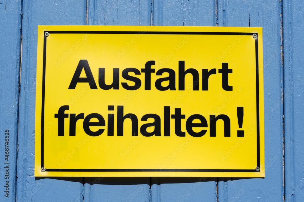 Schild Ausfahrt freihalten, Bayern, Deutschland Schild Ausfahrt freihalten, Bayern, Deutschland
