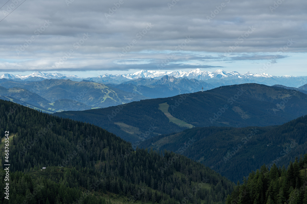 Alpenpenpanorama, schönes Bergmassiv Alpenpenpanorama, schönes Bergmassiv