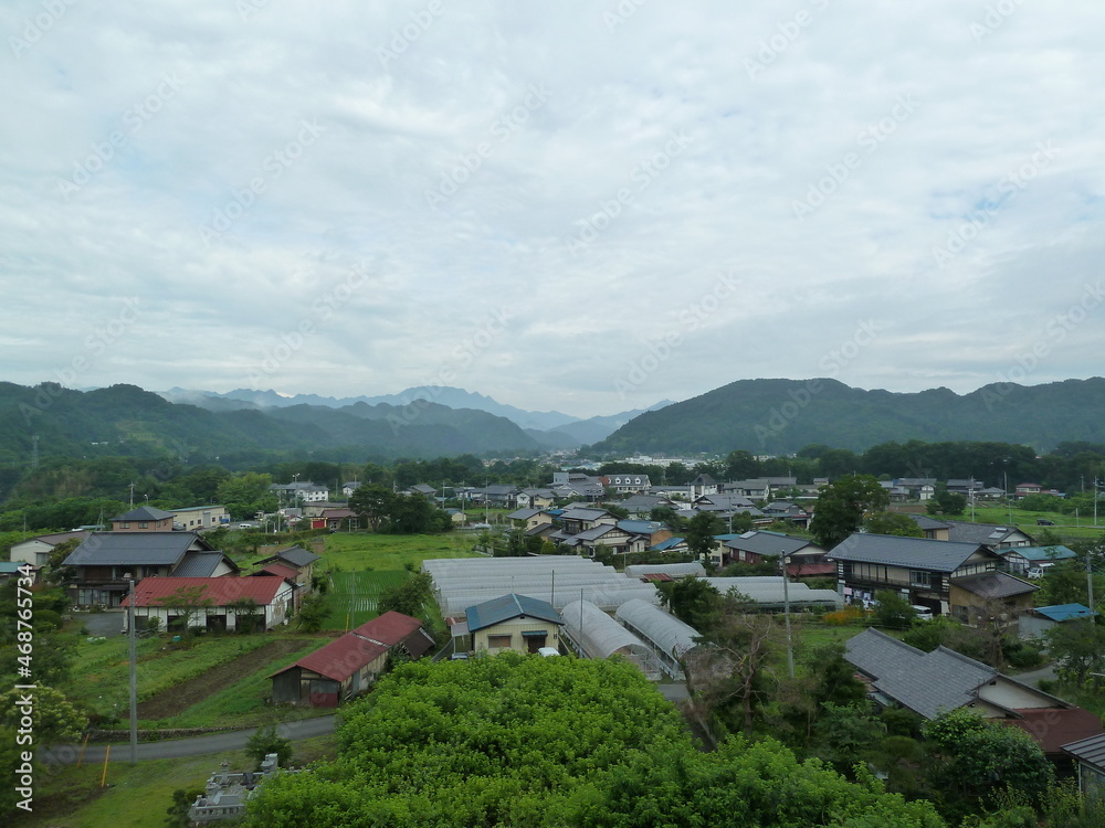 Fototapeta premium 千束峠から見る小鹿野の街並み（埼玉県秩父郡小鹿野町）