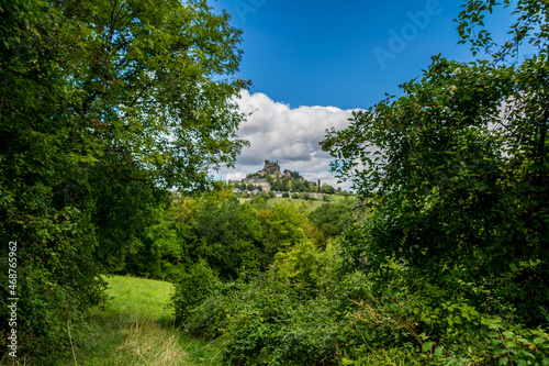 Turenne  village m  di  val  est une commune fran  aise en Corr  ze et r  gion Nouvelle-Aquitaine  France. 