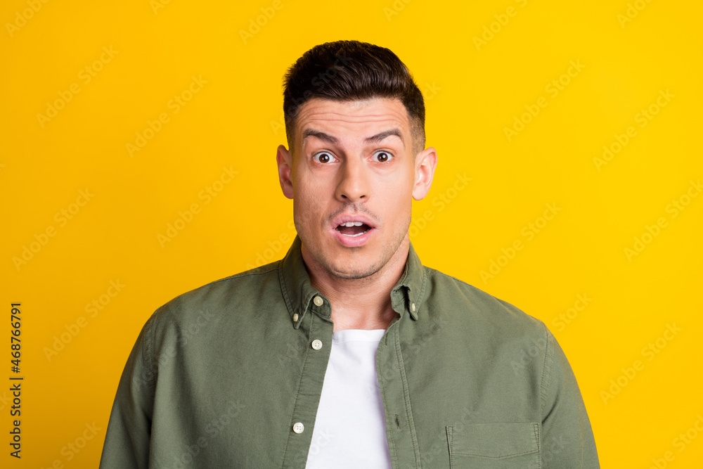 Obraz premium Portrait of attractive worried scared guy sudden news reaction stare eyes isolated over bright yellow color background
