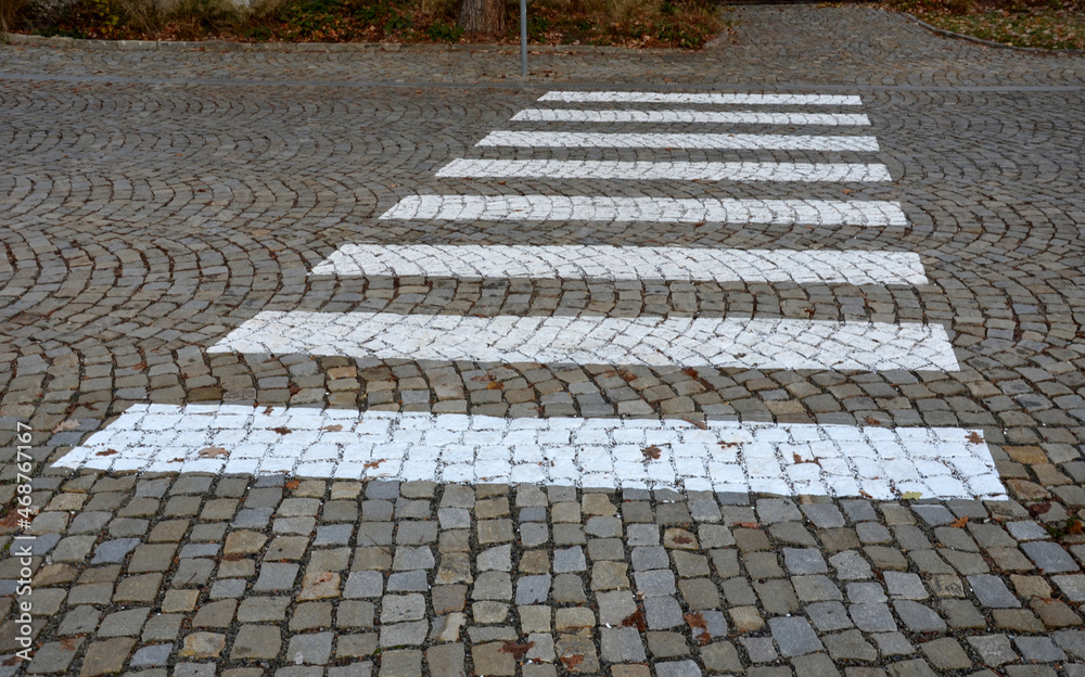 better safety, the cities are equipped with posts on the edge of the sidewalk with chain railing. direct pedestrians to cross the road safely. the blind have protrusions on the tiles for tactile feet