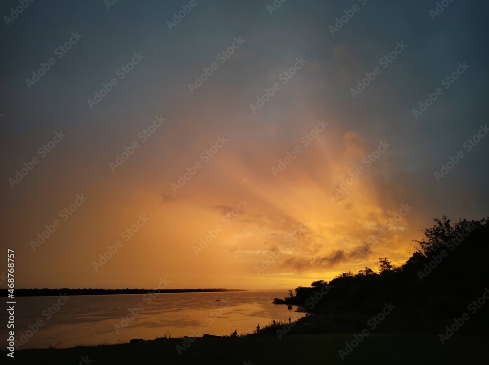 Obraz premium sunset over the lake