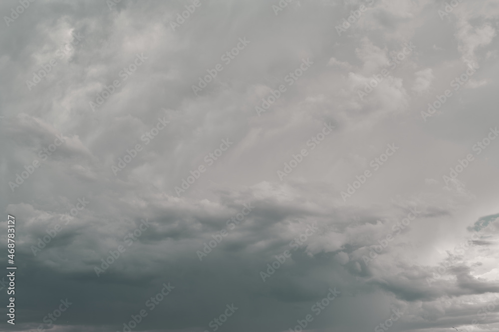 Fototapeta premium summer background. dark clouds, clouds before a thunderstorm.