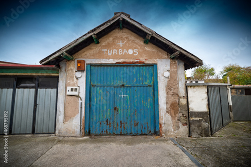 ciudad postindustrial del norte de España con decadencia urbana © jjmillan