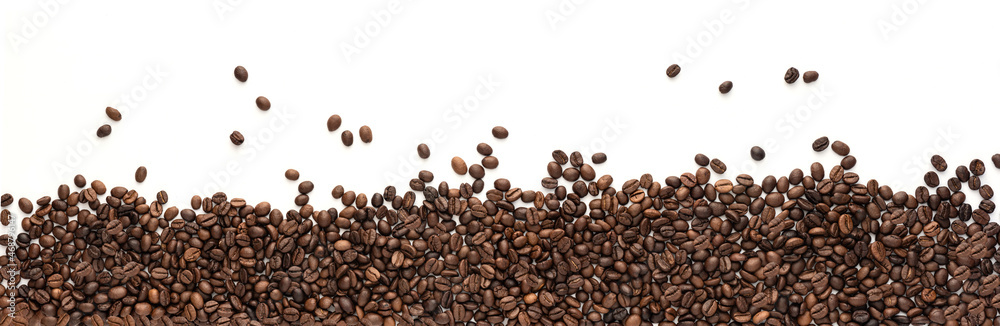 Obraz premium panorama of coffee beans isolated on white background