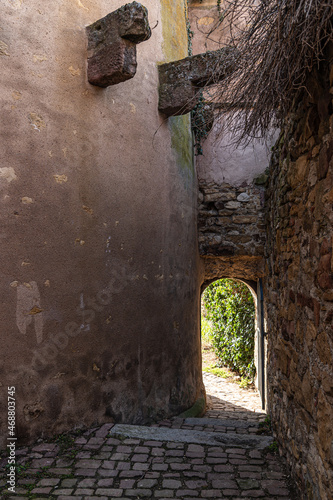 Passage dans une muraille photo