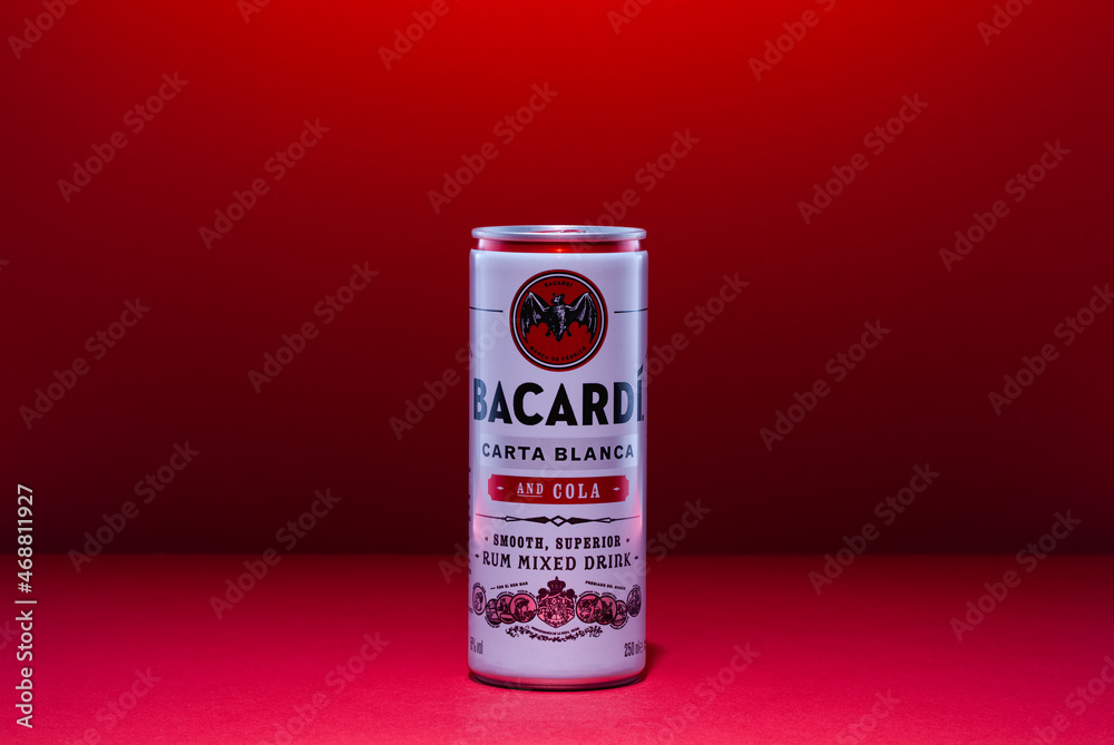 Bacardí Carta Blanca and Cola is a perfectly mixed drink Stock Photo