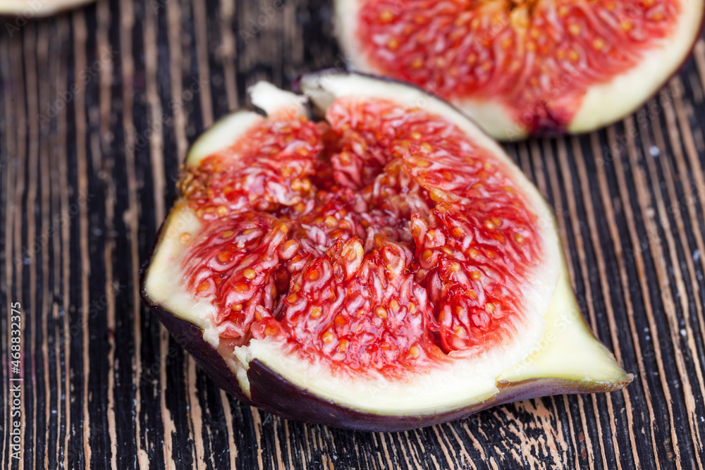 ripe purple figs on a wooden table ripe purple figs on a wooden table