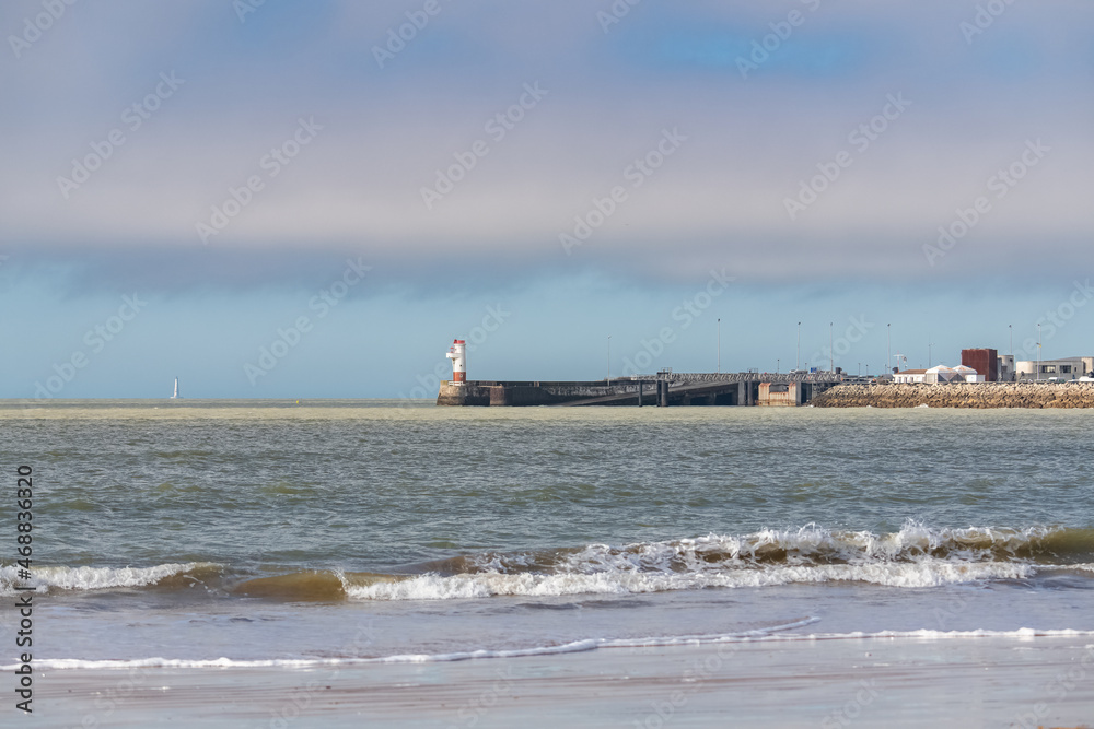 Royan, the Grande Conche beach, with the lighthouse in background
