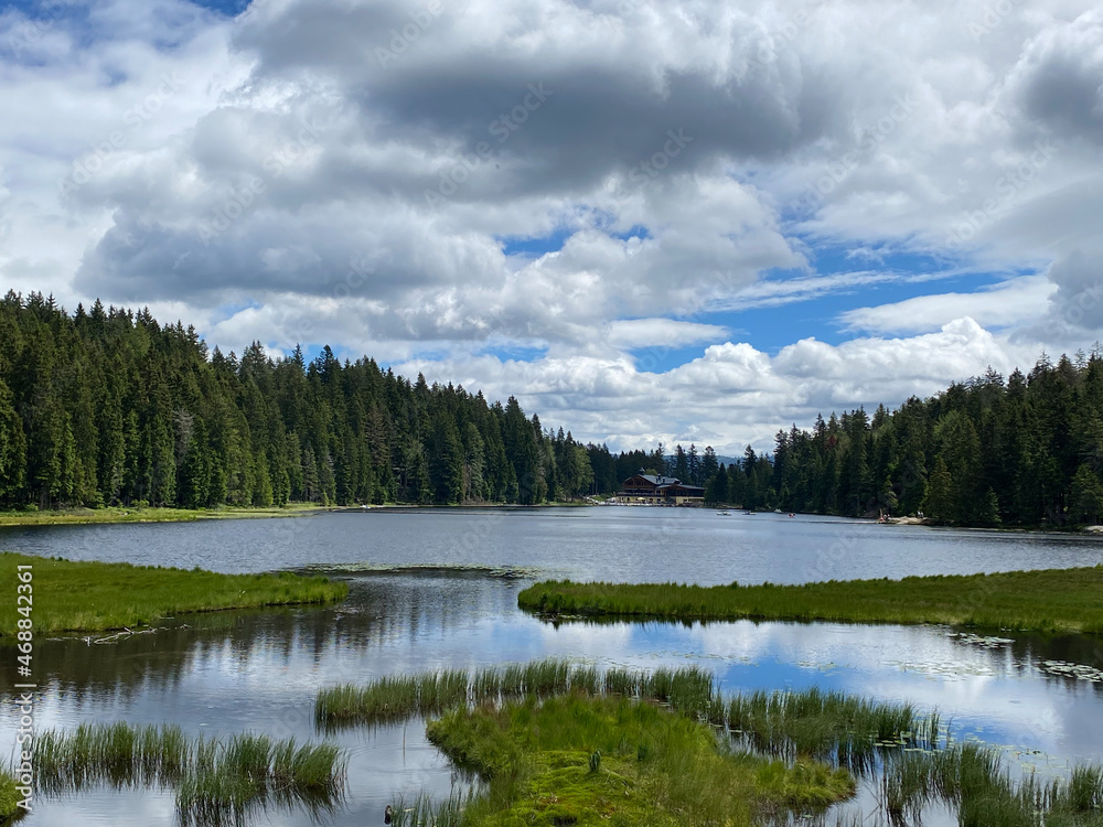 Fototapeta premium lake in the mountains