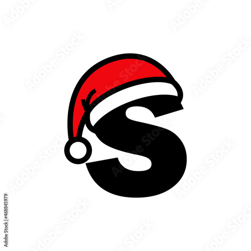 Logotipo con letra inicial S con silueta lineal de sombrero de Papá Noel en color negro y rojo, para su uso en invitaciones y tarjetas de felicitación