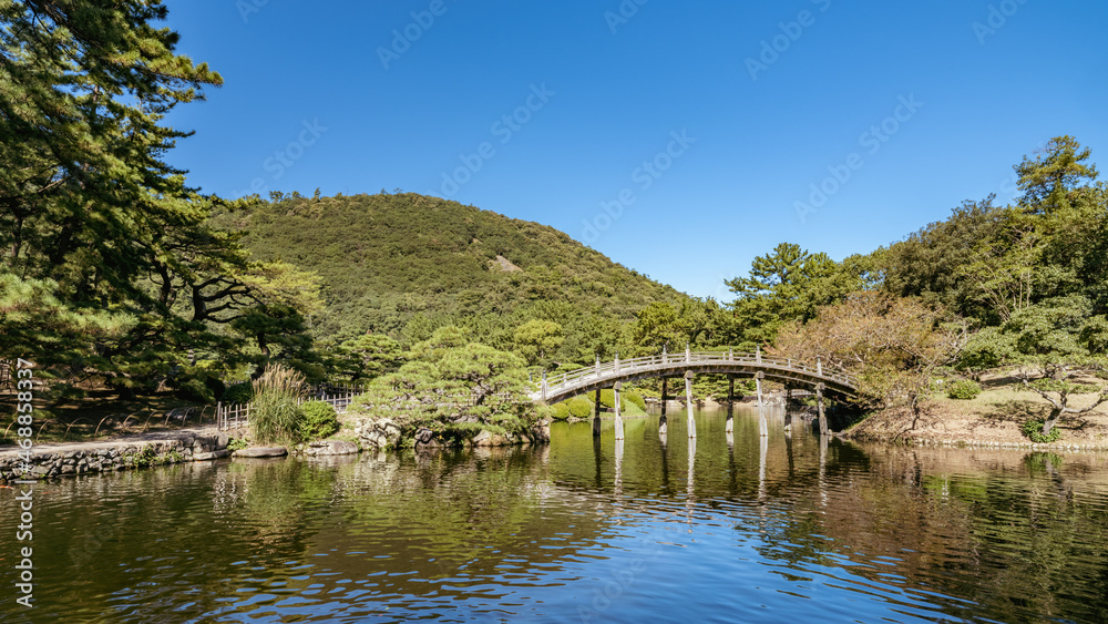 【香川県　高松市】栗林公園の中の偃月橋

