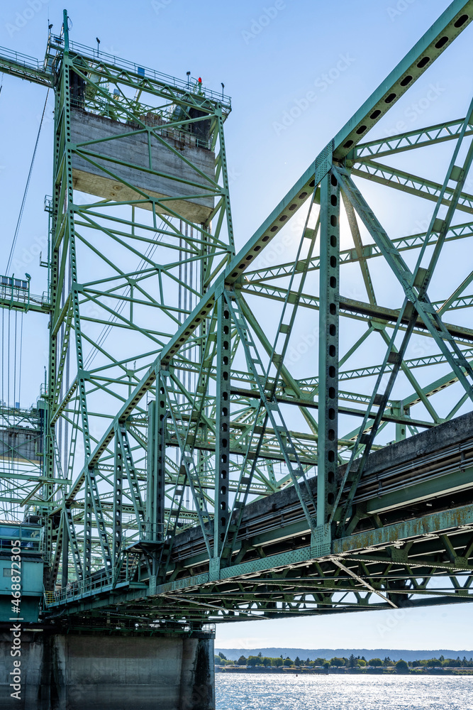 Fragment of an arched sectional transport lifting truss bridge with a counterweight on a tower over the Columbia River Fragment of an arched sectional transport lifting truss bridge with a counterweight on a tower over the Columbia River