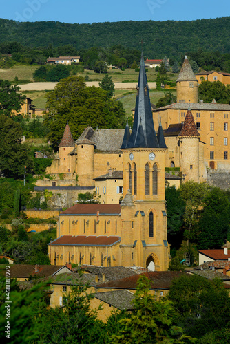 Eglise et Château de Jarnioux photo