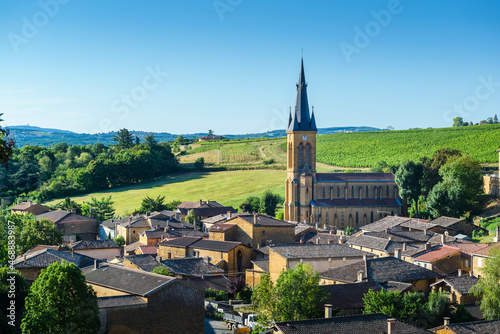 Eglise et village de Jarnioux photo