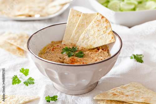 Hummus of paprika lentils with piadina romagnola. Simple vegan recipe