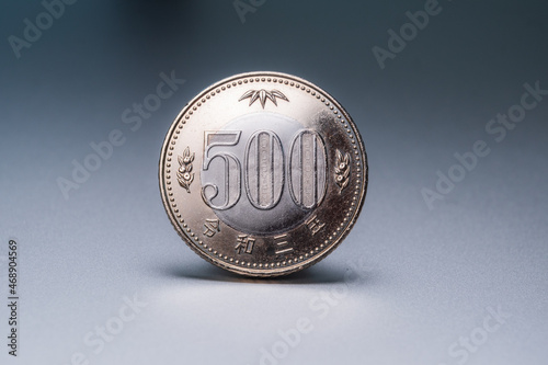 新500円硬貨のクローズアップイメージ  令和3年 photo