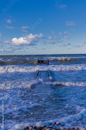 Schöner Herbstspaziergang an der polnischen Ostsee vor den Toren Kolbergs - Polen