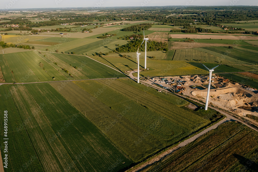 Obraz premium Zielona odnawialna energia - Turbiny 