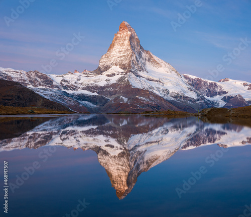 Платно Matterhorn in der Schweiz bei Sonnenaufgang