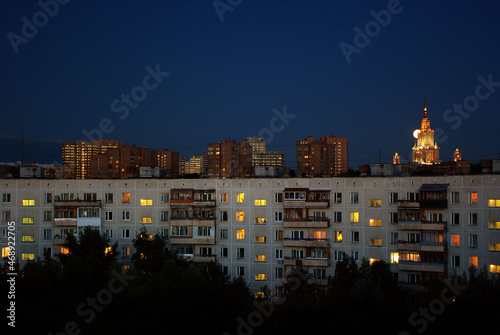 Canvas Print Night view from the inside of the round house in Moscow