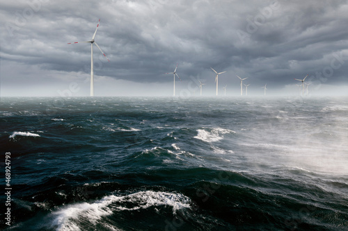 Sturm und Offshore-Windkraftanlage