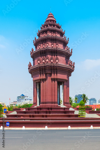 Independence Monument in Phnom Penh photo