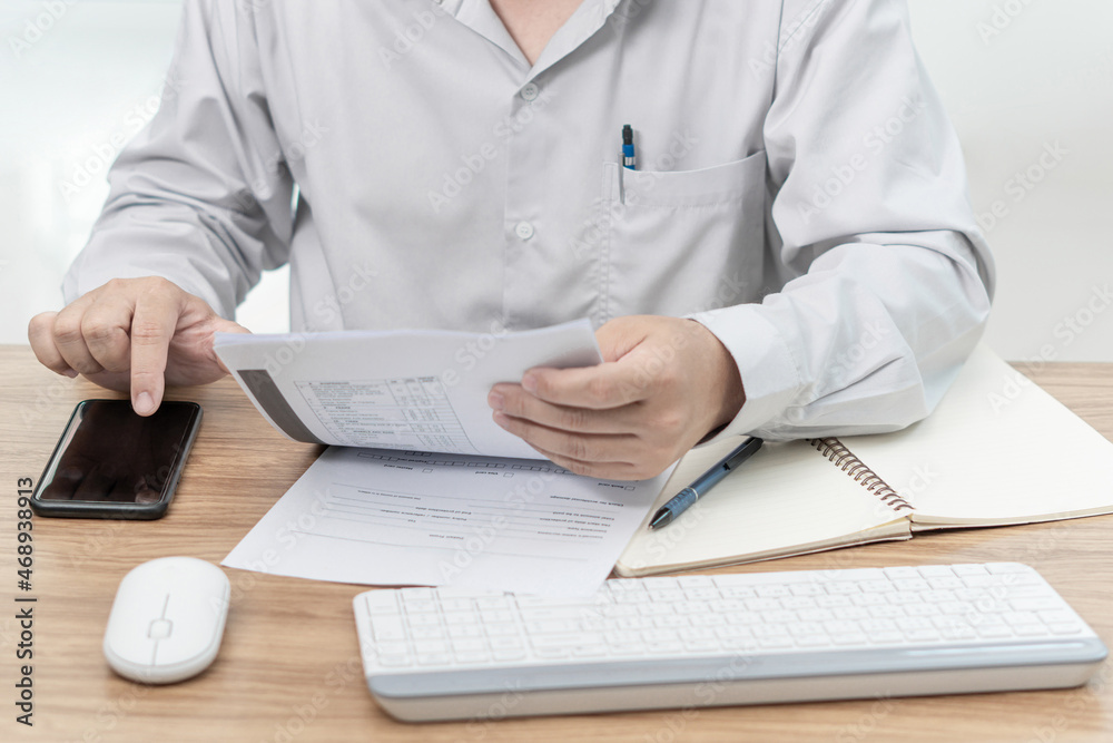 Service staff use smartphone calculate cost of repairing the car from