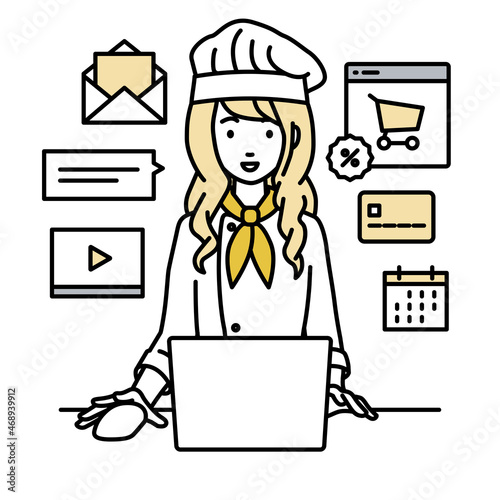 デスクで座ってPCでネットショップやマーケティングの仕事をしている調理師の女性